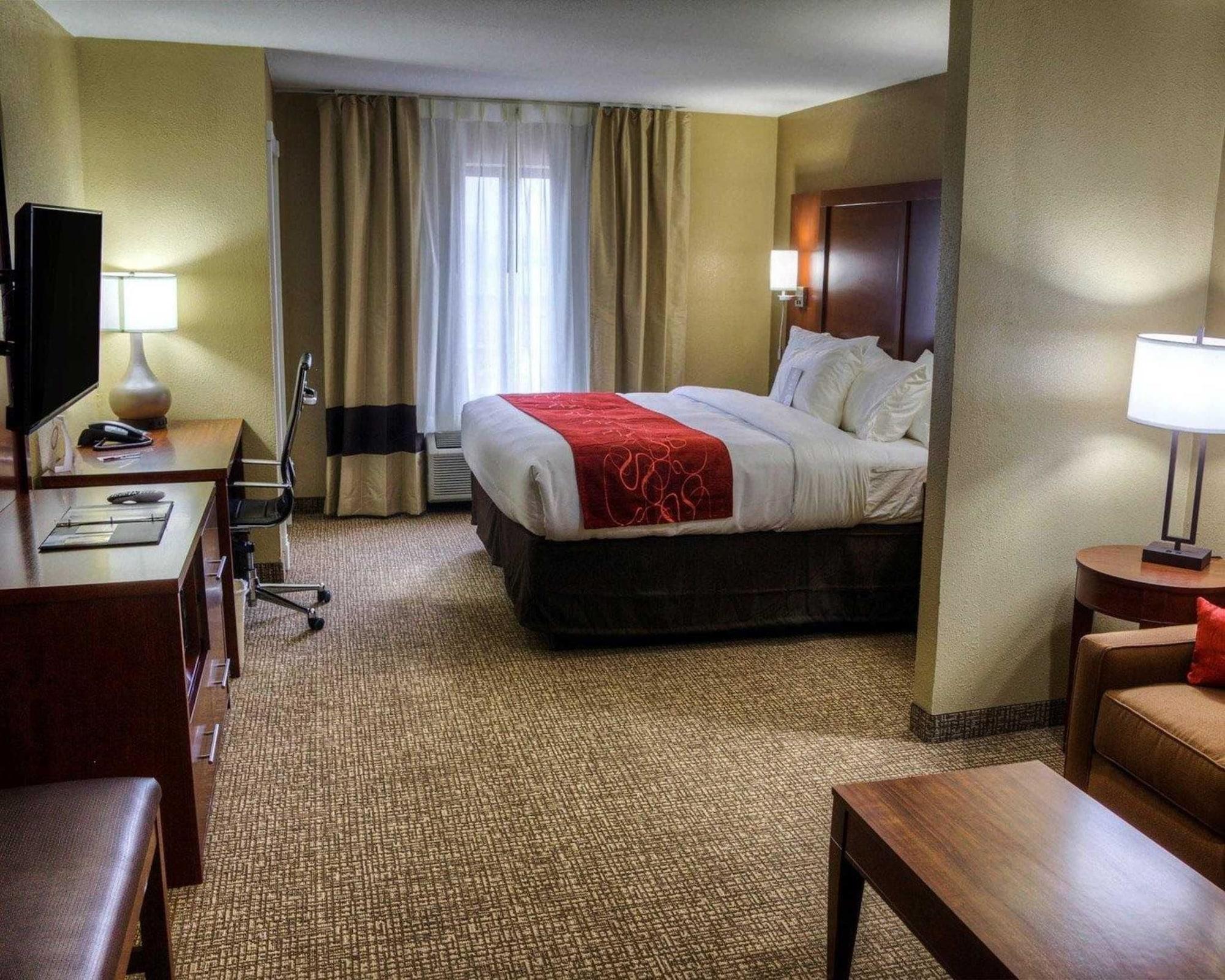 Comfort Suites Plymouth Near Us-30 Экстерьер фото