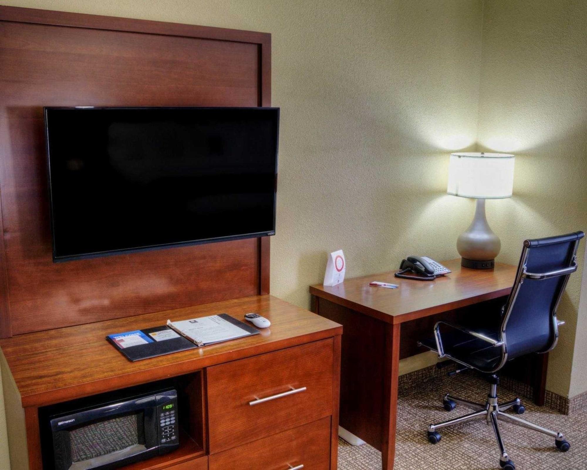 Comfort Suites Plymouth Near Us-30 Экстерьер фото