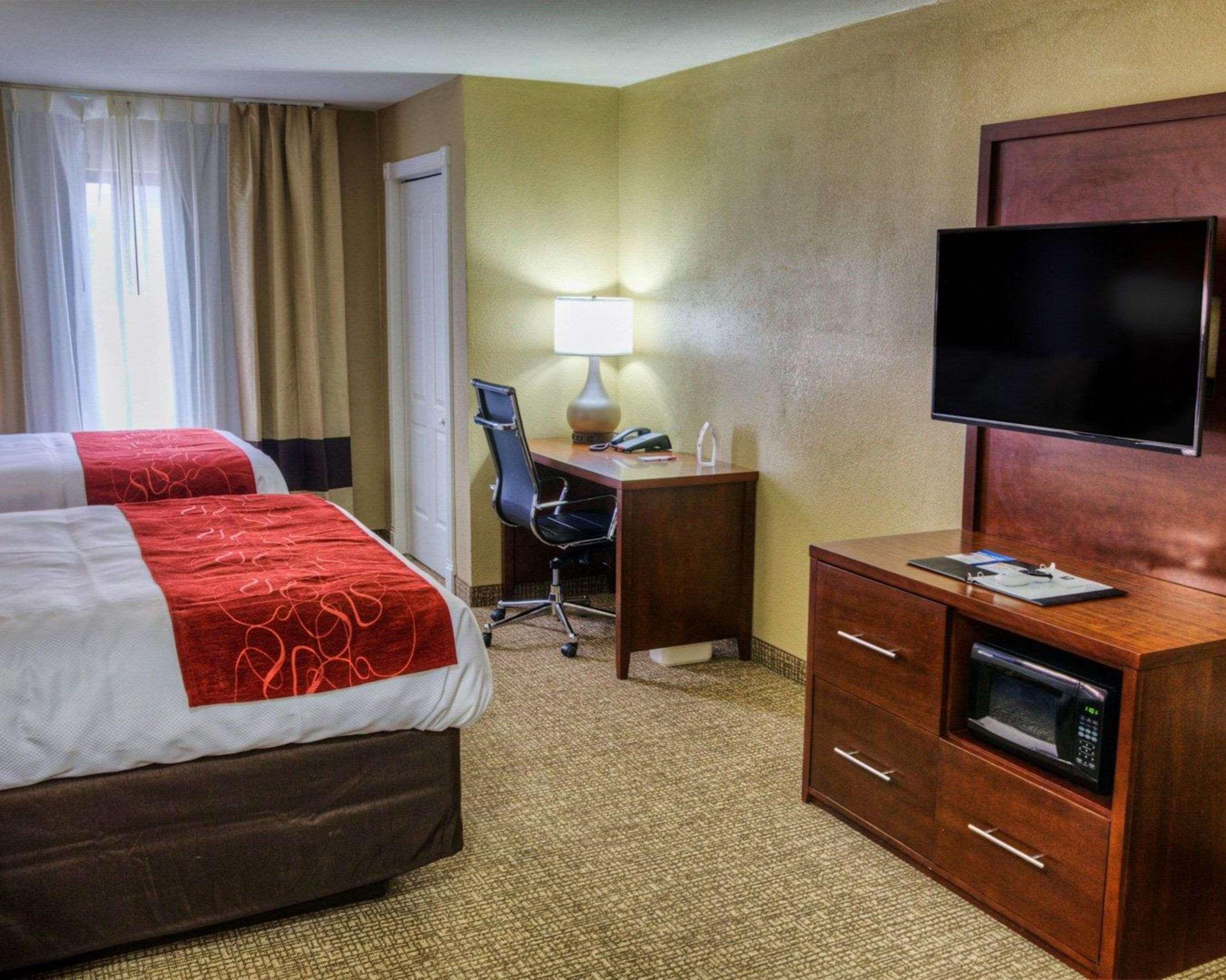 Comfort Suites Plymouth Near Us-30 Экстерьер фото