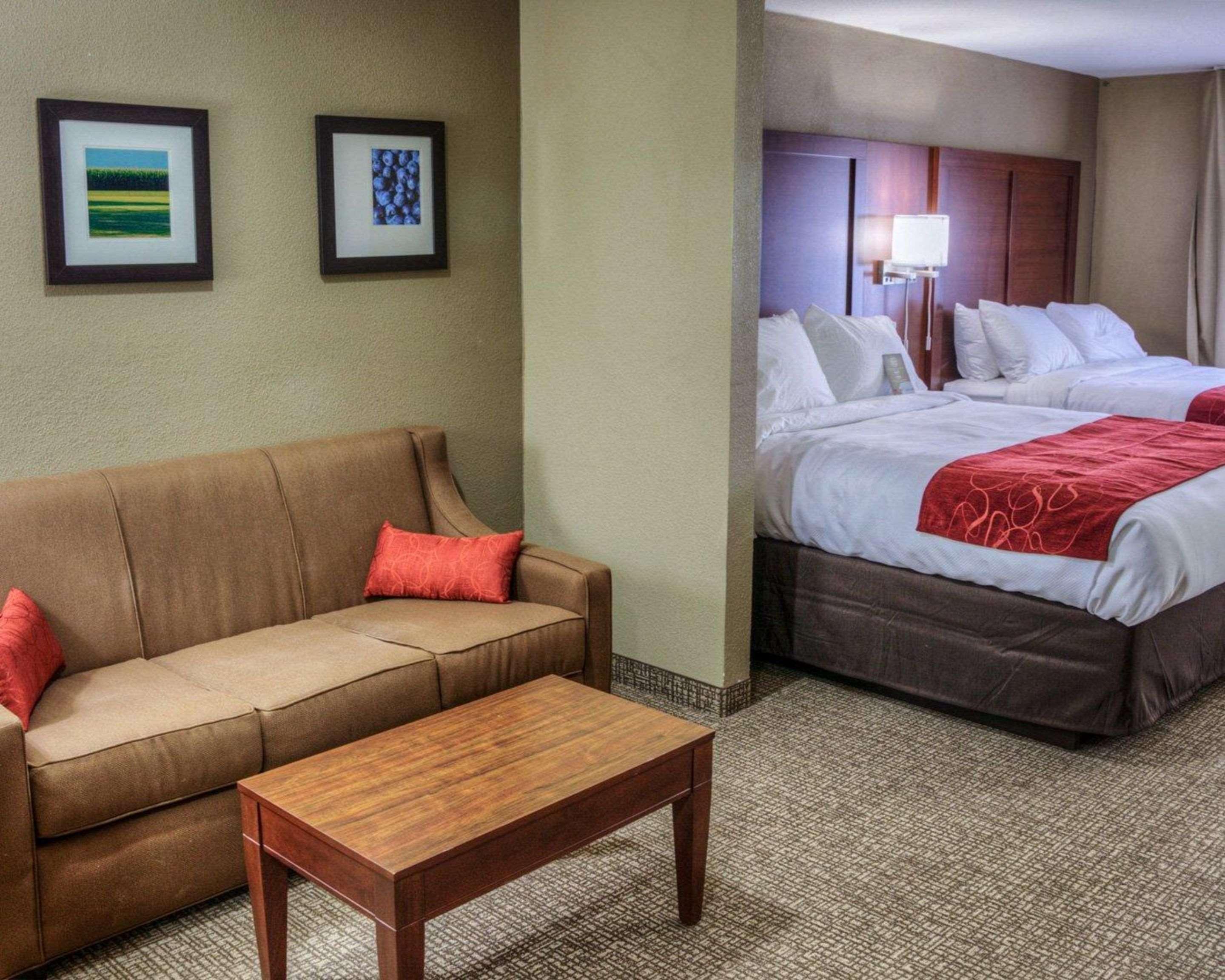 Comfort Suites Plymouth Near Us-30 Экстерьер фото