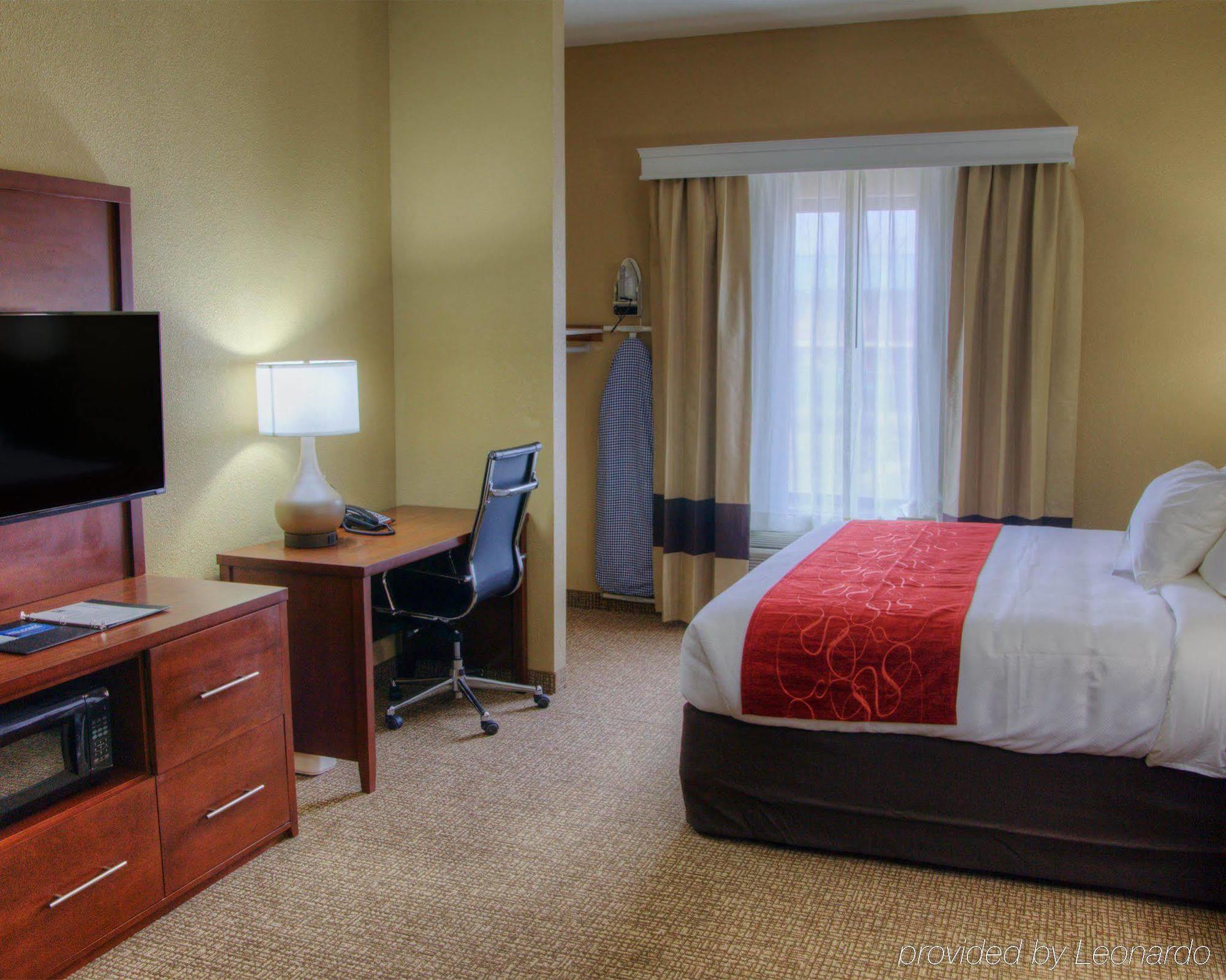 Comfort Suites Plymouth Near Us-30 Экстерьер фото