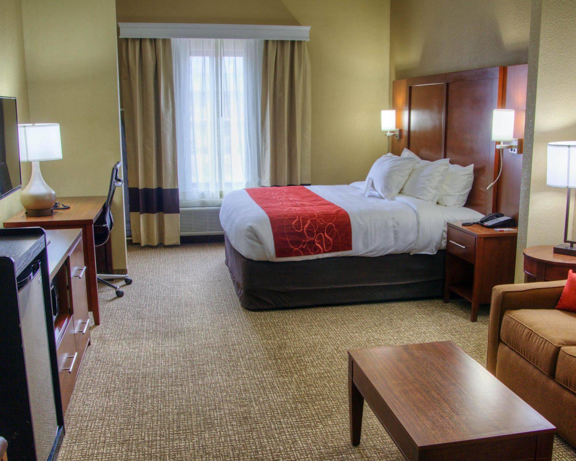 Comfort Suites Plymouth Near Us-30 Экстерьер фото